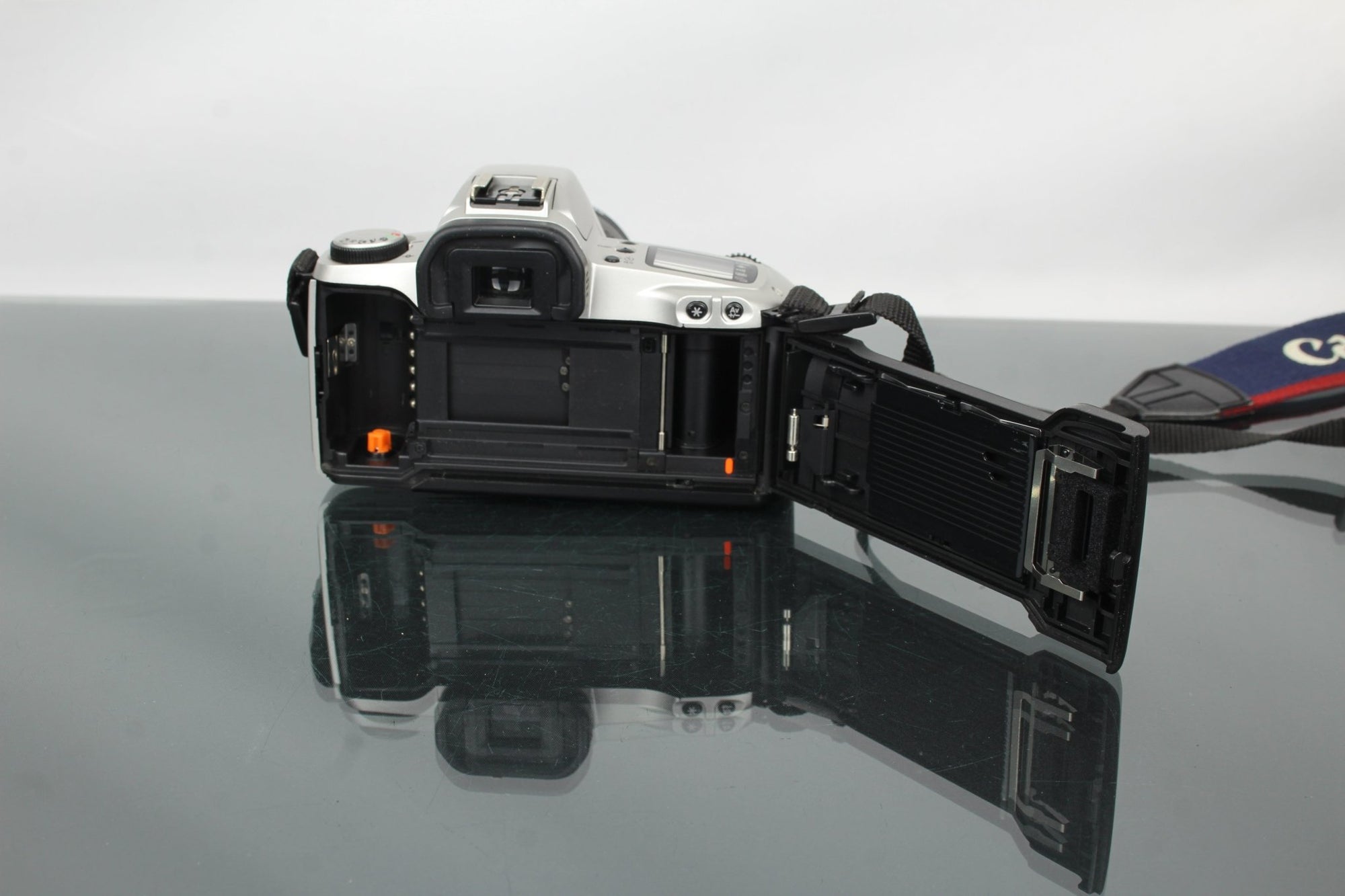 Canon EOS 500N + 28 - 80mm Canon Lens - Dutch|Thrift