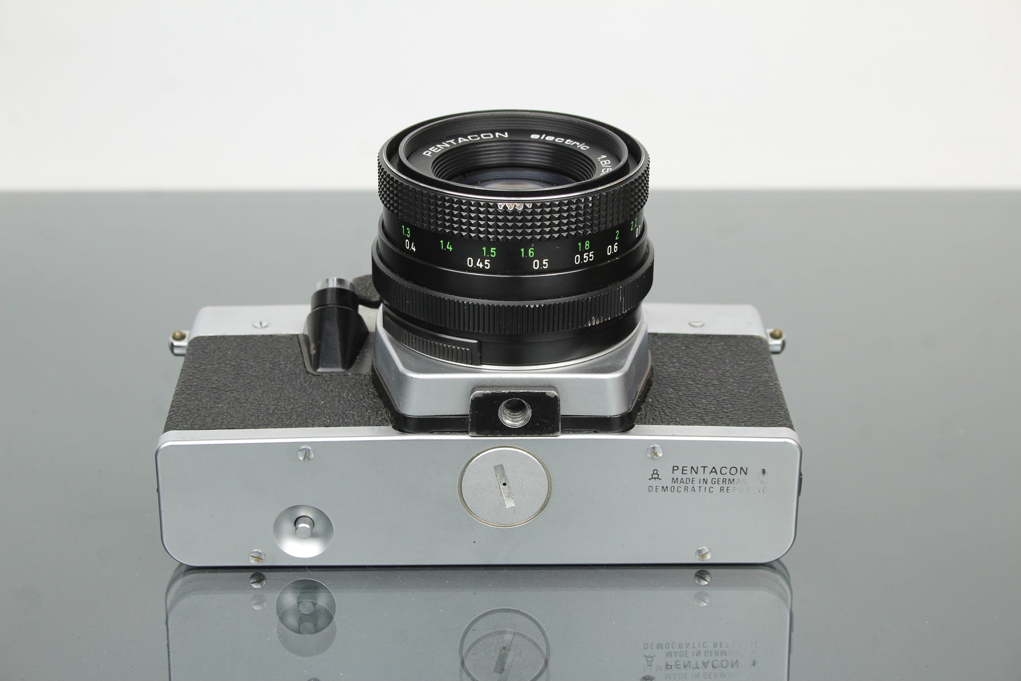Praktica super TL2 + Pentacon electric 50mm 1.8 M42 lens