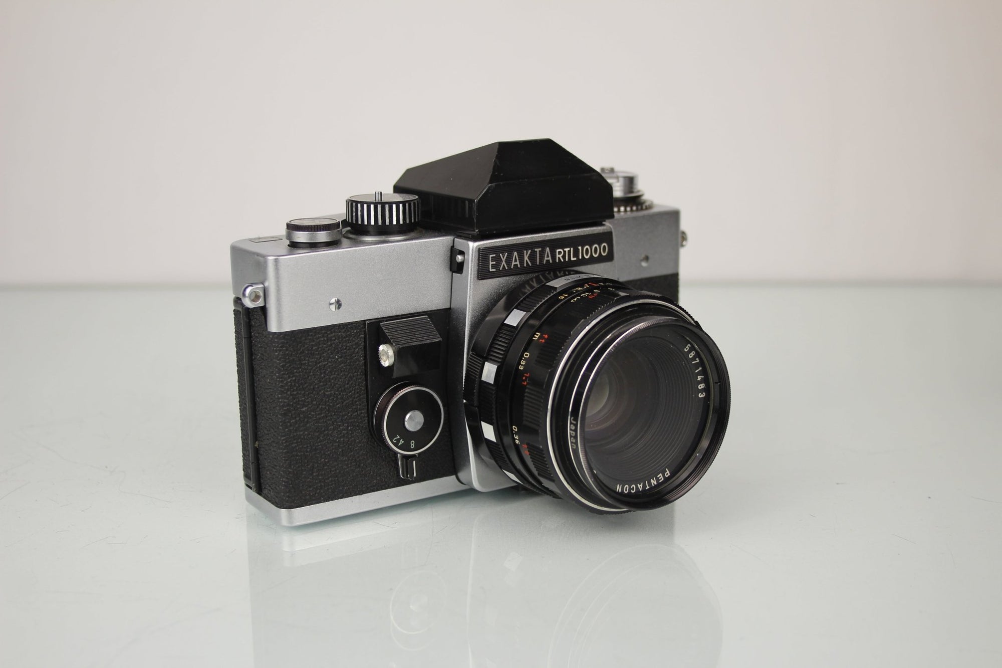 Exakta RTL 1000 + Pentacon Auto 1.8/50 - Dutch|Thrift