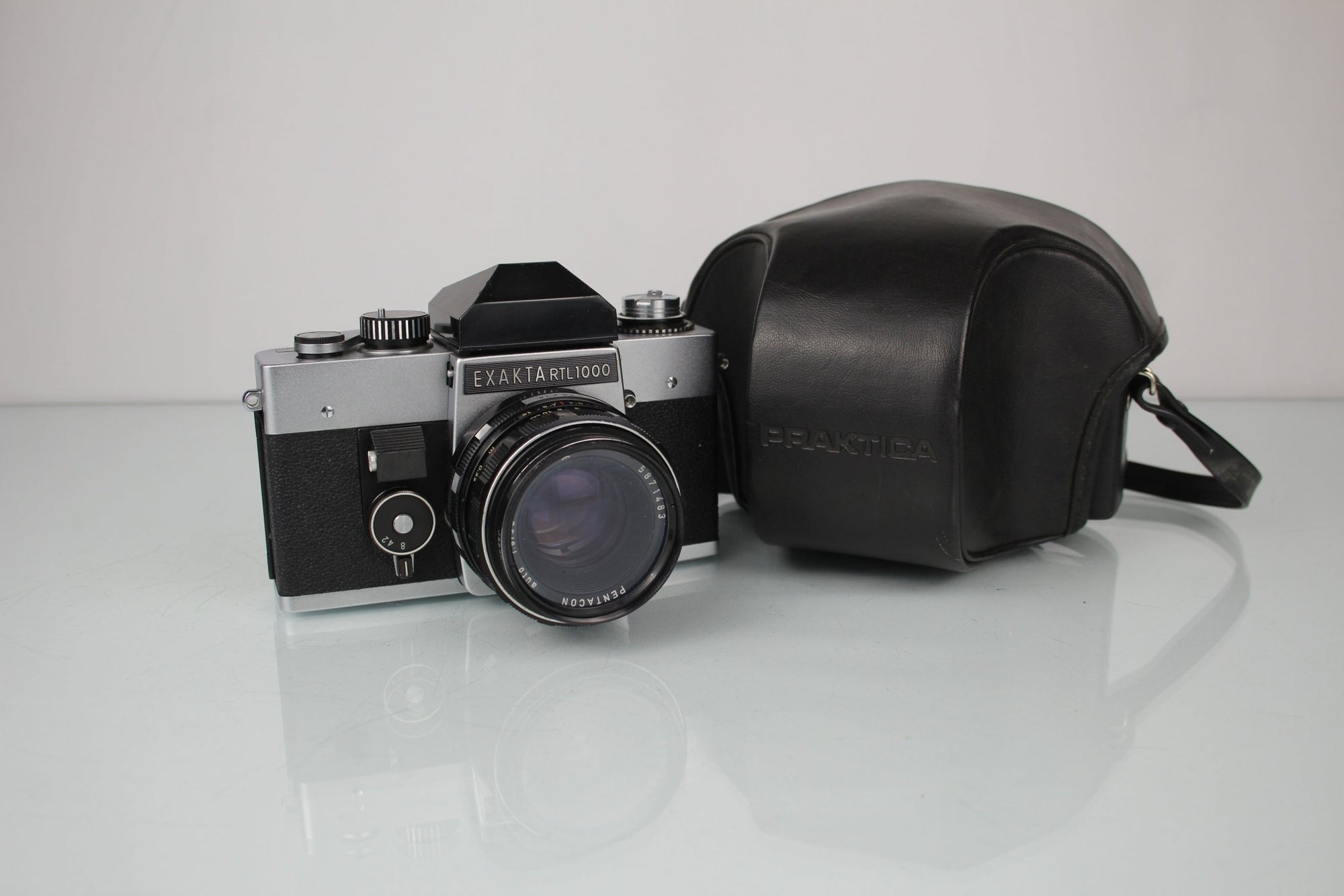 Exakta RTL 1000 + Pentacon Auto 1.8/50 - Dutch|Thrift