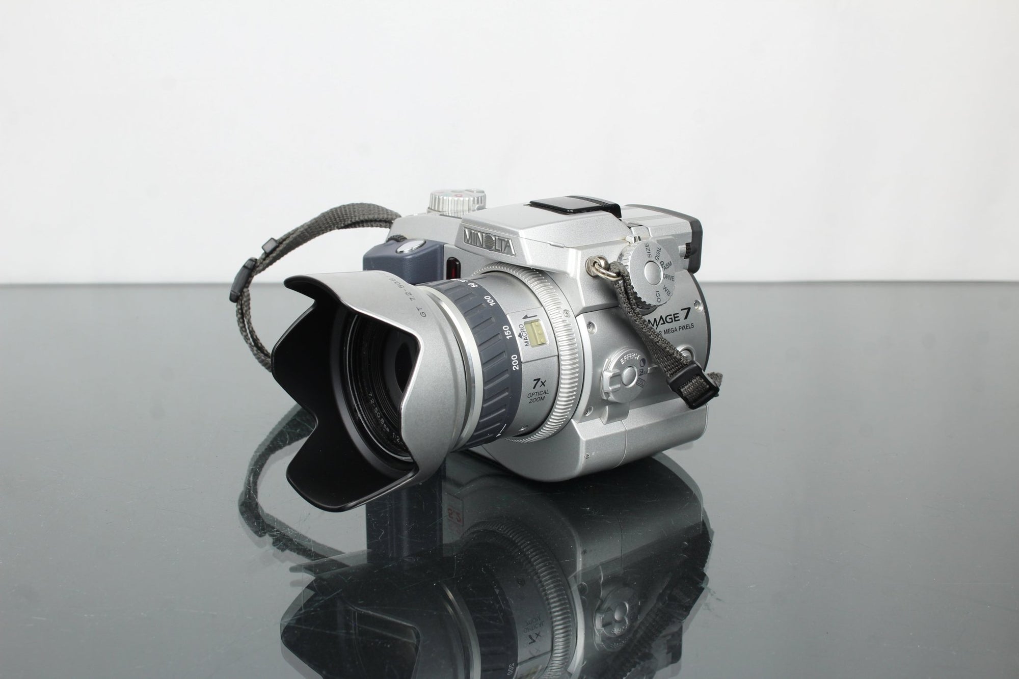 Minolta Dimage 7 - Dutch|Thrift