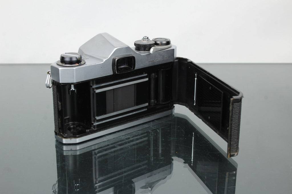 Pentax SP1000 + Super Takumar 1:2/55 lens - Dutch|Thrift
