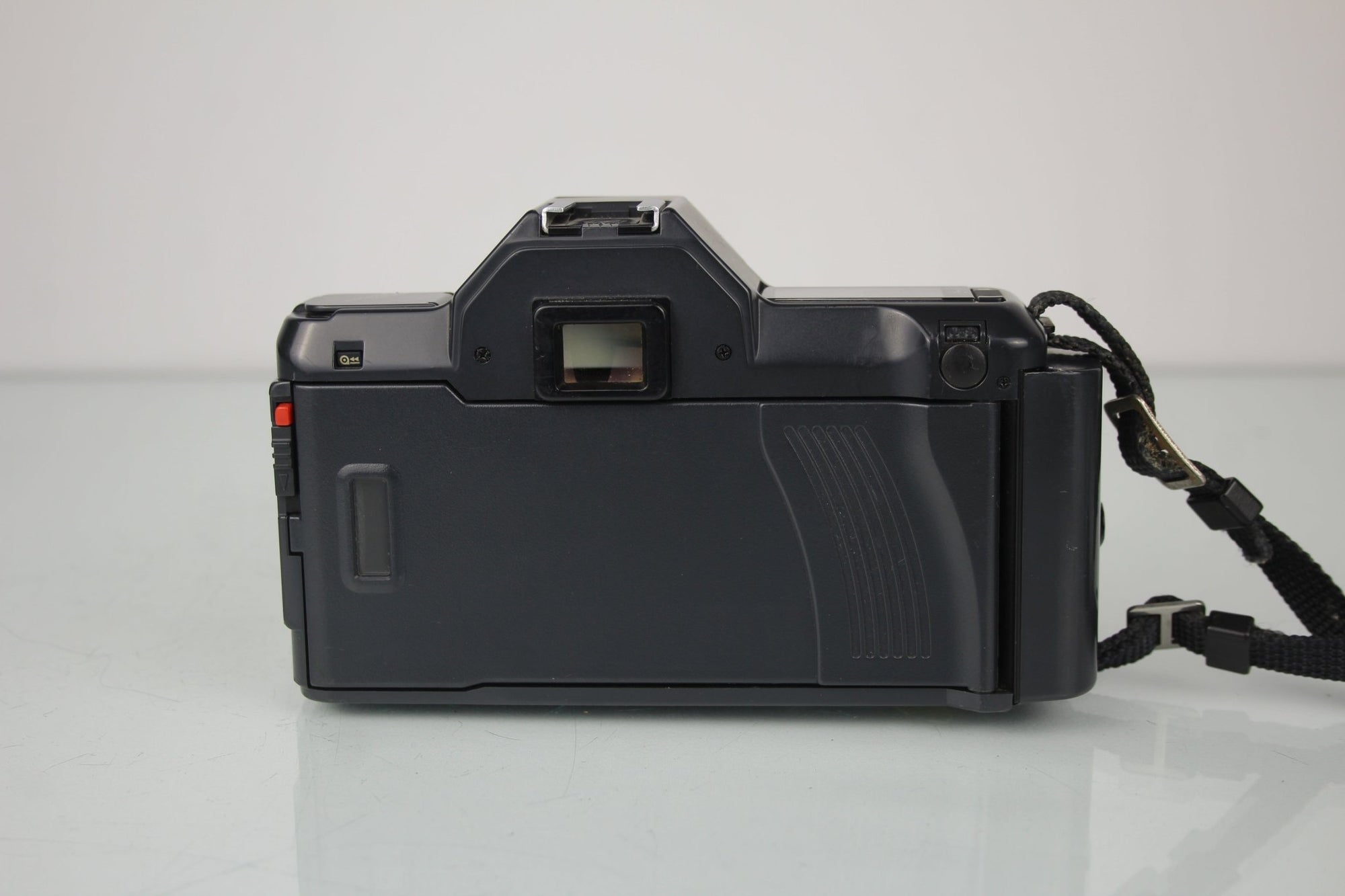 Ricoh XR - X + 35 - 70mm 1:3.4 - 4.5 lens - Dutch|Thrift